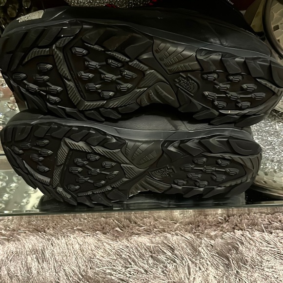 The North Face size US 8 Hicking Boots. - Picture 7 of 7